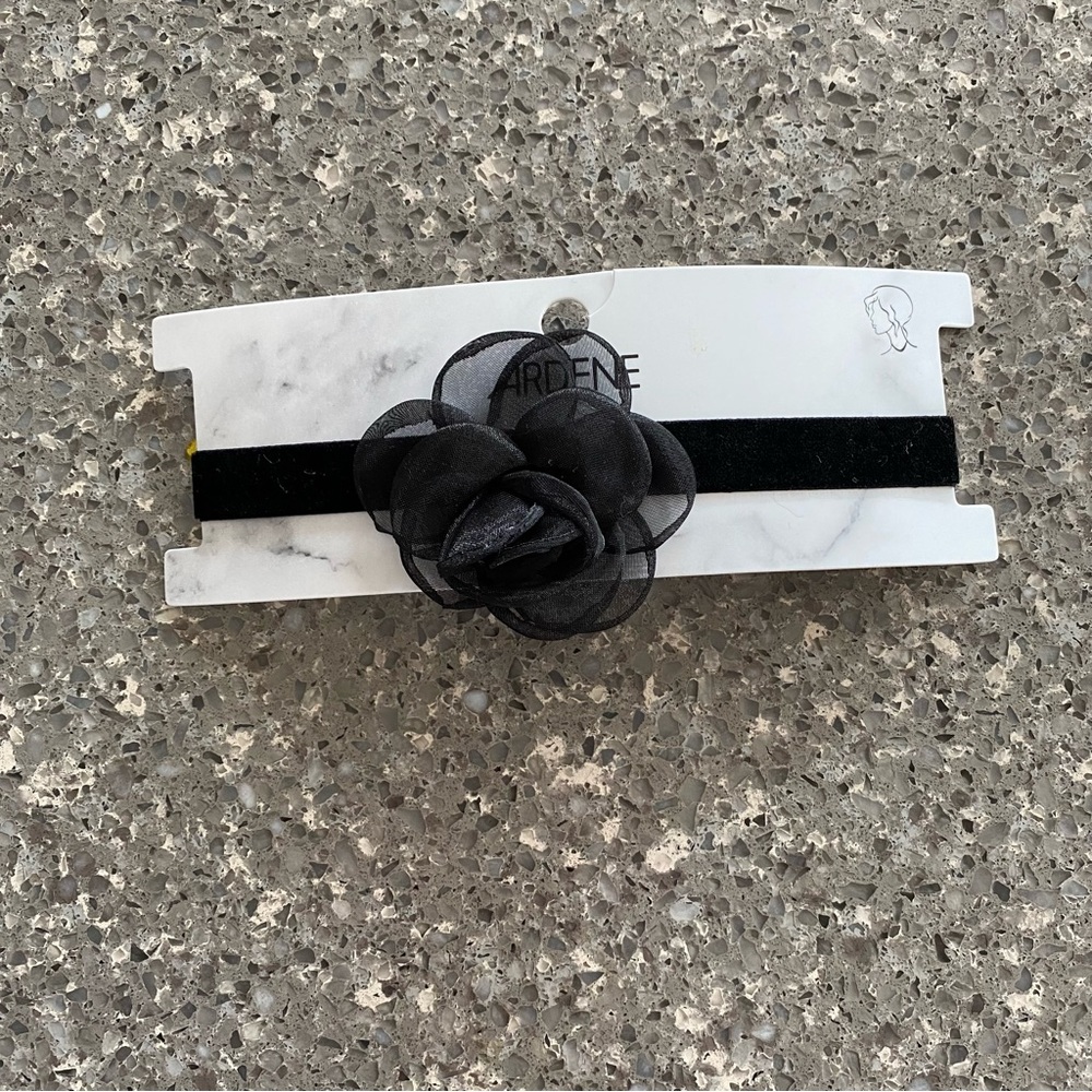 3/$10 🌸 NWT Black Velvet Choker with Ribbon Flower